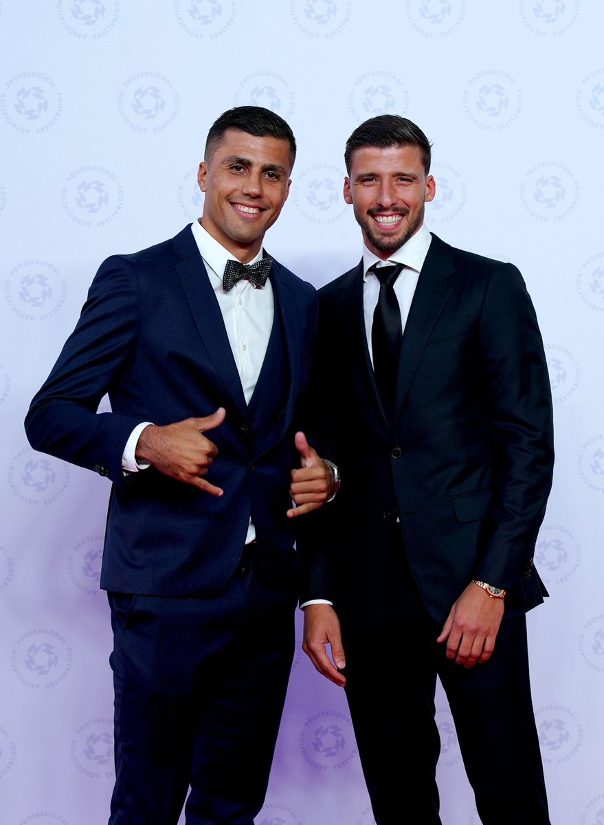 PFA's tweet photo. RODRI! 

An inevitable inclusion in the PFA Players’ Player of the Year Top Six, chosen by the players. 👏

2023 #PFAawards memories 📸⬇️ https://t.co/hX9wymCGTo