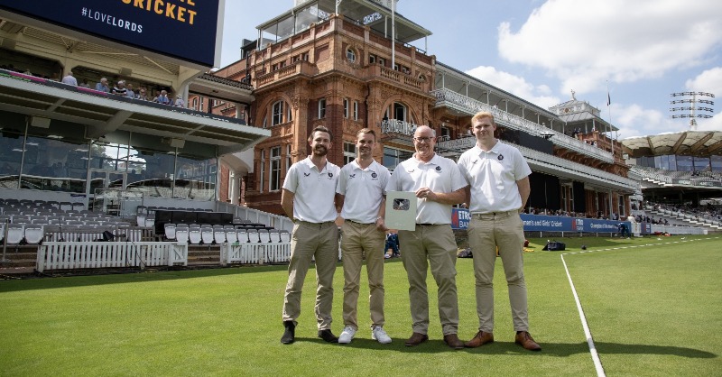 Middlesex_CCC's tweet photo. 🏆 | MIDDLESEX'S YOUTUBE CHANNEL EARNS 100K SUBSCRIBERS SILVER PLAQUE
In earning the plaque, Middlesex became one of only six first-class counties to surpass 100,000 subscribers on its YouTube channel, which was first launched by the Club in 2010.

READ MORE ⬇️ | #OneMiddlesex