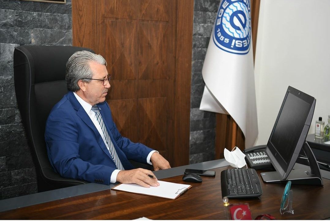 Rektörümüz, İzmir Dokuz Eylül Üniversitesi'ni kazanan öğrencileri online olarak teselli ediyor. #yks24