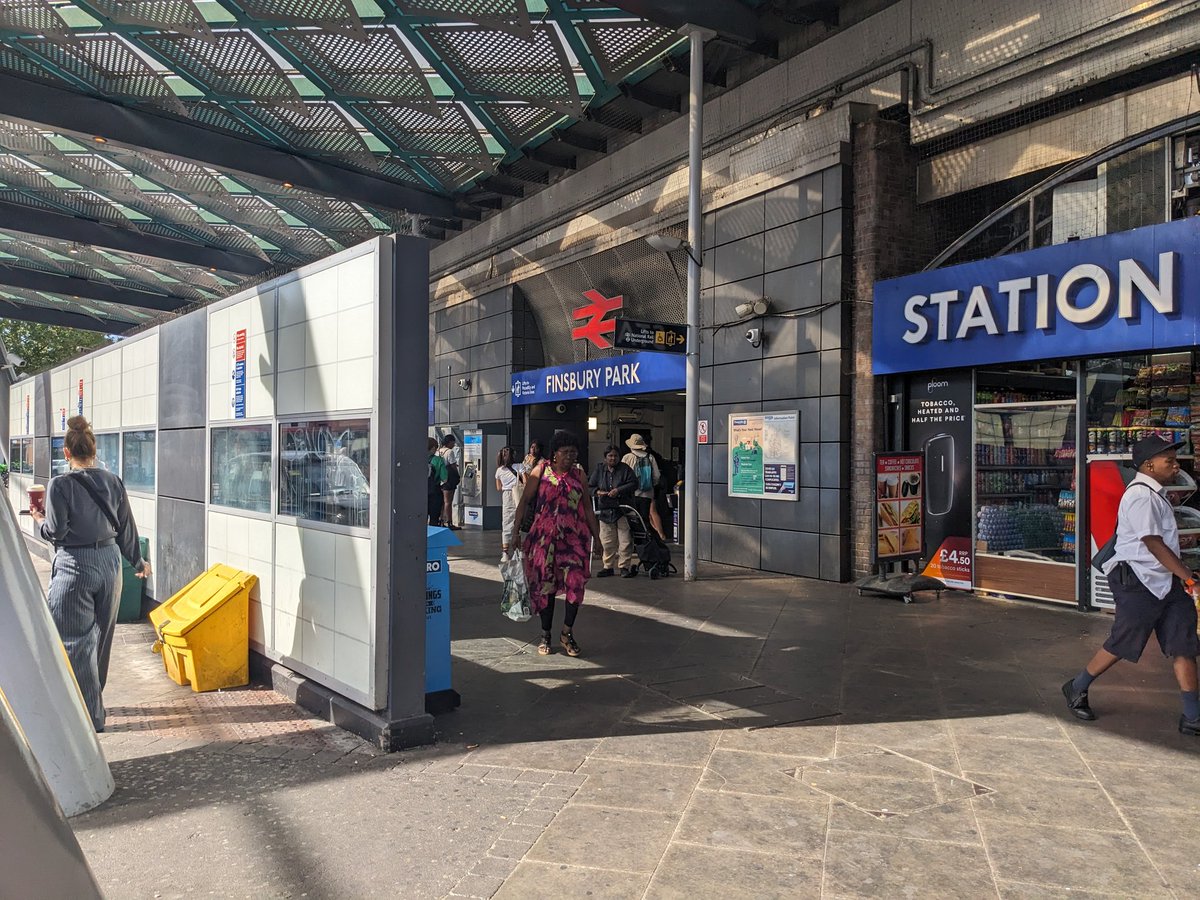 chodhound's tweet photo. Walking across north London today starting off at Finsbury park with @askbagnall 1/x https://t.co/Y0UeFyUIbI