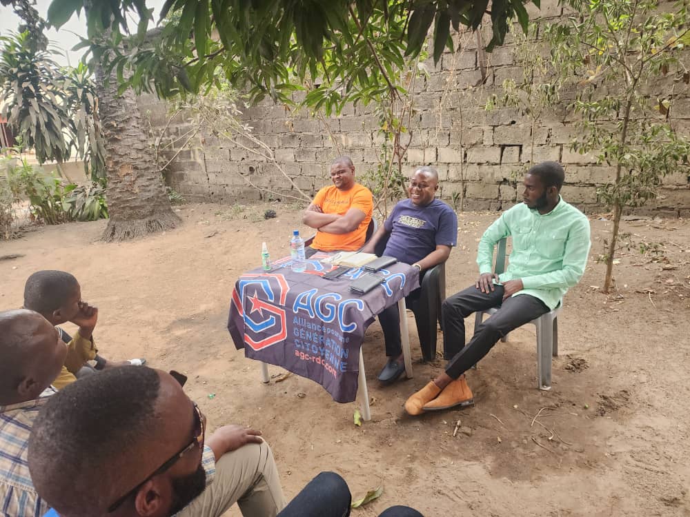 🟥⬜🟦 Instant Alliance pour une Génération Citoyenne en sigle AGC. 
Ce dimanche 11-08-2024, le Secrétaire Général Adjoint chargé des questions Politiques, Administratives et Juridiques,a répondu à l'invitation du Camarade Timothée MALEMBE, à prendre part à  une réunion citoyenne