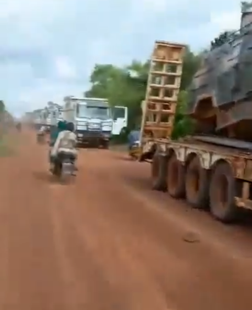 TracTerrorism's tweet photo. #JNIM Armed Assault on Trucks Returning from the #Bongou Gold Mine Kills 140 Burkinabe Soldiers and Around 50 Civilians, #Nassougou, #Gourma Province, #Burkina Faso
Read more: https://t.co/L8dqLOGUVJ https://t.co/4ACH9rLSzW