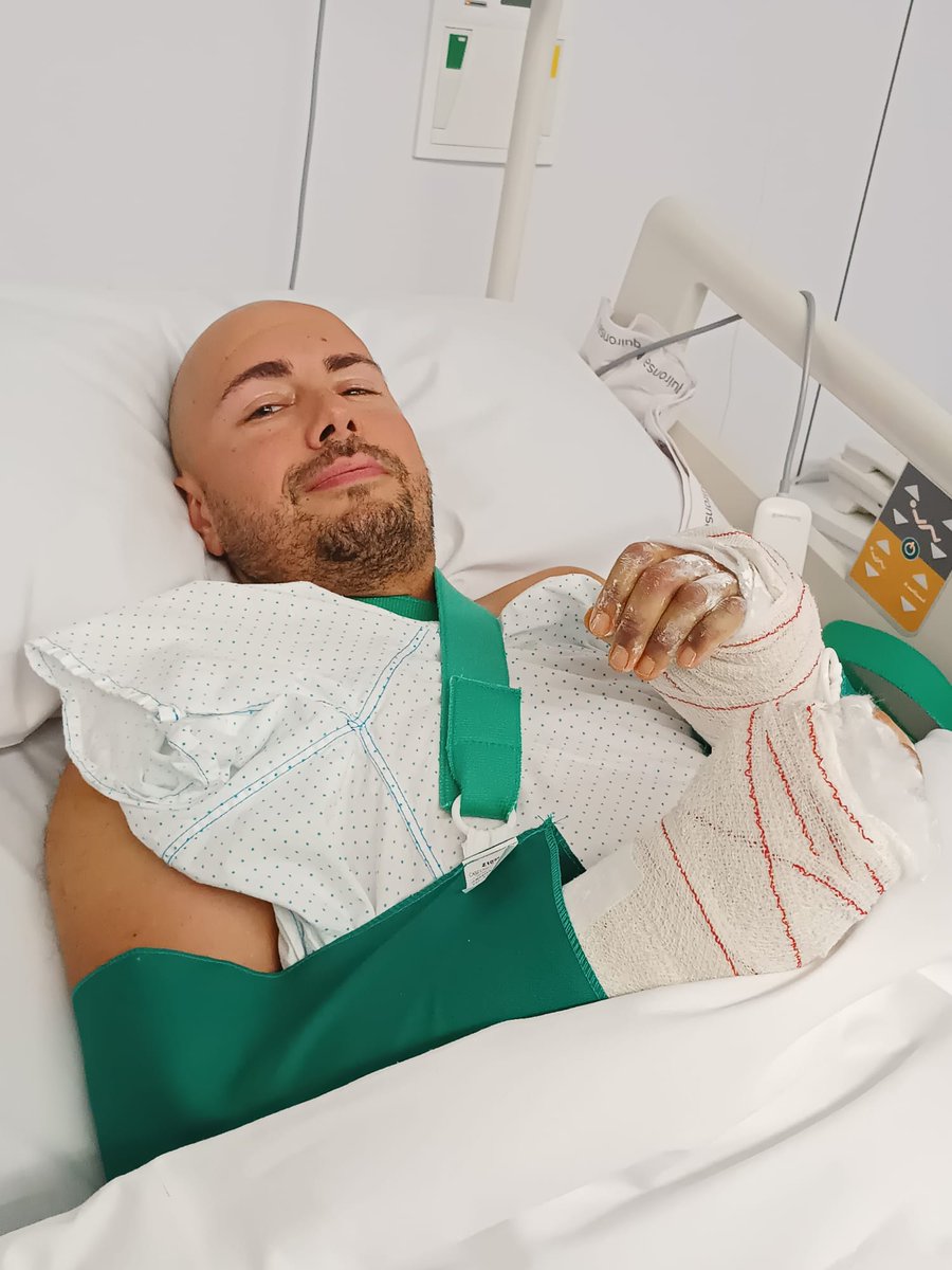 kurkito15's tweet photo. El pasado 26 de Julio tuve un accidente en moto que me causó una rotura de ambos radios con su consecuente operación, placas tornillos... 
Cual ha sido mi sorpresa al transmitirlo a @IRONMANtri ya que estaba apuntado a ironman de barcelona el 5 de octubre. https://t.co/p1XcLNxPso