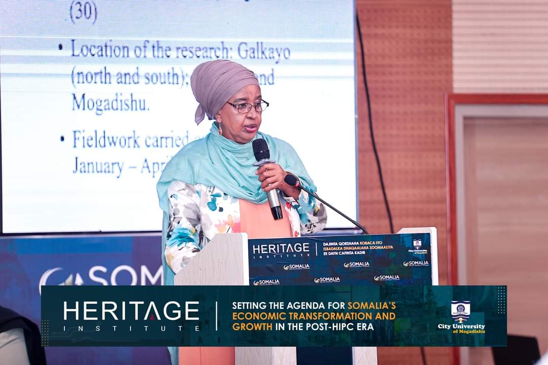 Cumogadishu's tweet image. "Ka qeyb galka Haweenka shaqada, Soomaaliya waxa ay kaga jirtaa kaalinta ugu hooseysa markii loo fiirsho dalalka Urur gobaleedka IGAD." — Saynab Xasan
#SDF2024
#SomaliaDevelopment
#PostHipc
#cityuniversityofmogadishu
