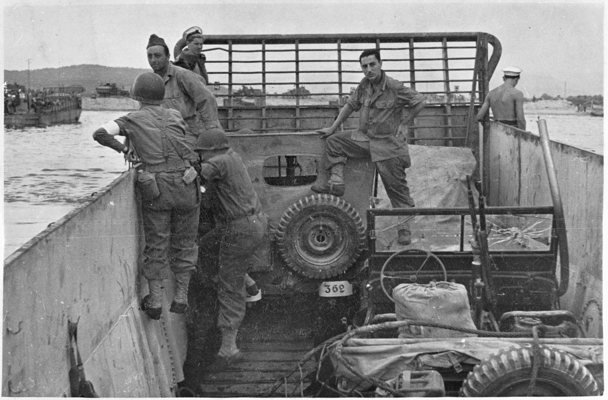 #CeJourLà | Il y a 80 ans jour pour jour, débarquaient sur les côtes de Provence les divisions 🇺🇸 et une division 🇬🇧 aux côtés des marins et bâtiments 🇫🇷. C’était l’opération Anvil suivie de l’opération Dragoon.