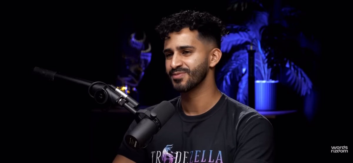 Wordsofrizdom's tweet photo. This is Umar Ashraf.

He retired both of his parents at age 22.

At one point, he suffered from a $500k loss in a single trade.

Here’s his crazy story: