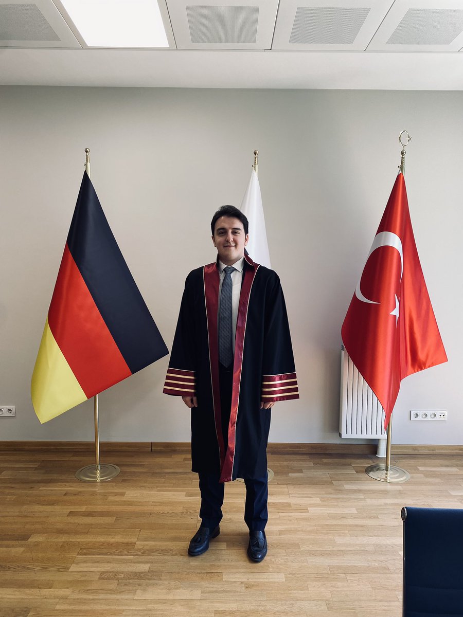 enesbasozen's tweet photo. 📚Türk Alman Üniversitesi SBE bünyesinde hazırlamış olduğum "Anonim Şirket Genel Kurul Kararlarının İptali Davası” konulu yüksek lisans tezim oybirliğiyle kabul edilmiştir. Bu süreçte desteklerini esirgemeyen değerli hocalarıma teşekkür ederim.
🚀Akademiye tam gaz devam. https://t.co/rAeMnH7W7F