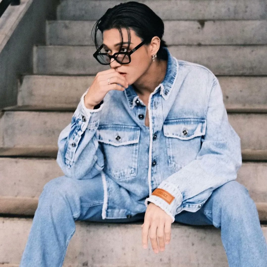 IconicWooyoung's tweet photo. Wooyoung the denim prince wearing #VersacePreFall24 collection https://t.co/gmR2YnSdHz