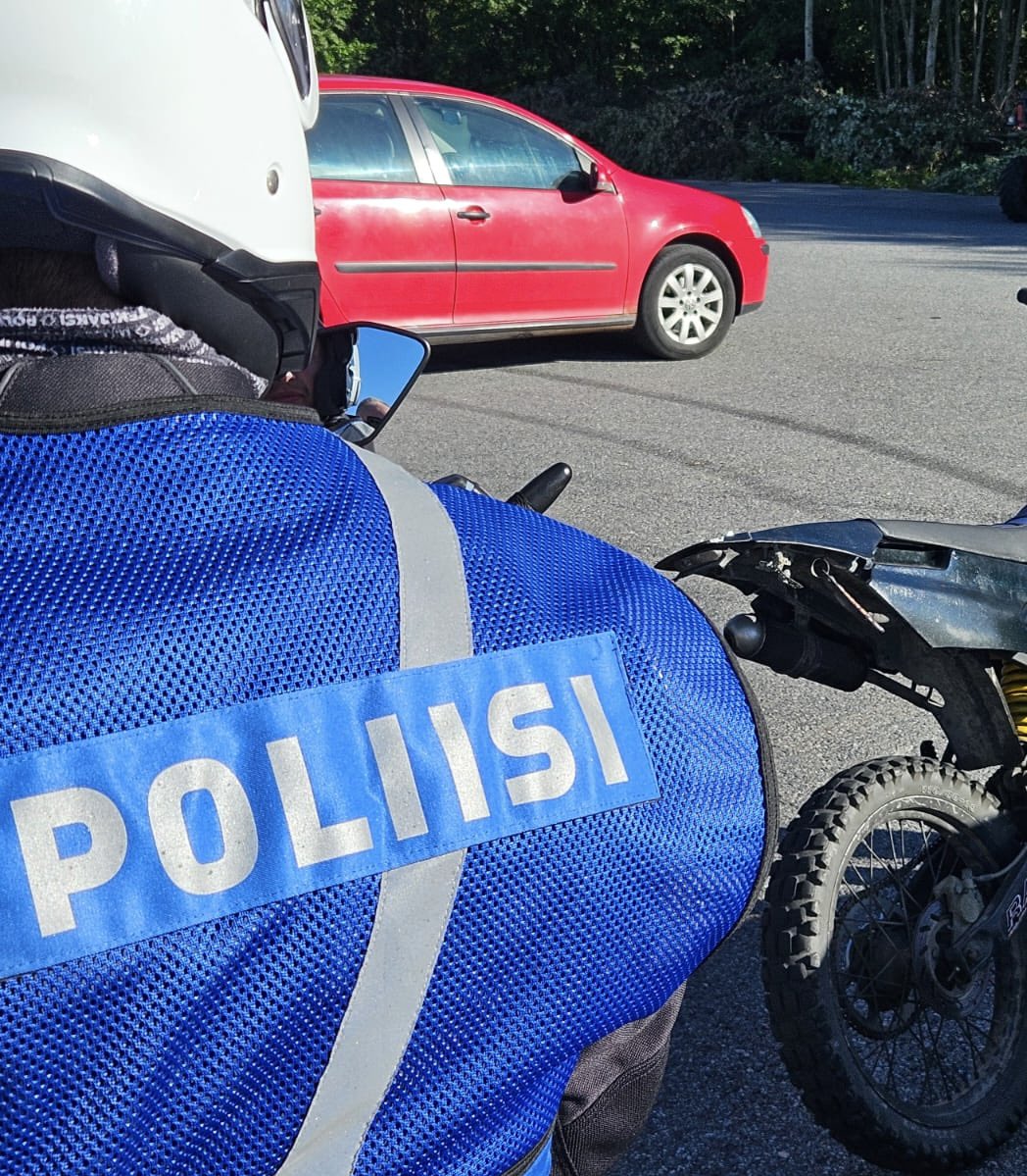 Konstaapeli Hannu tweet media