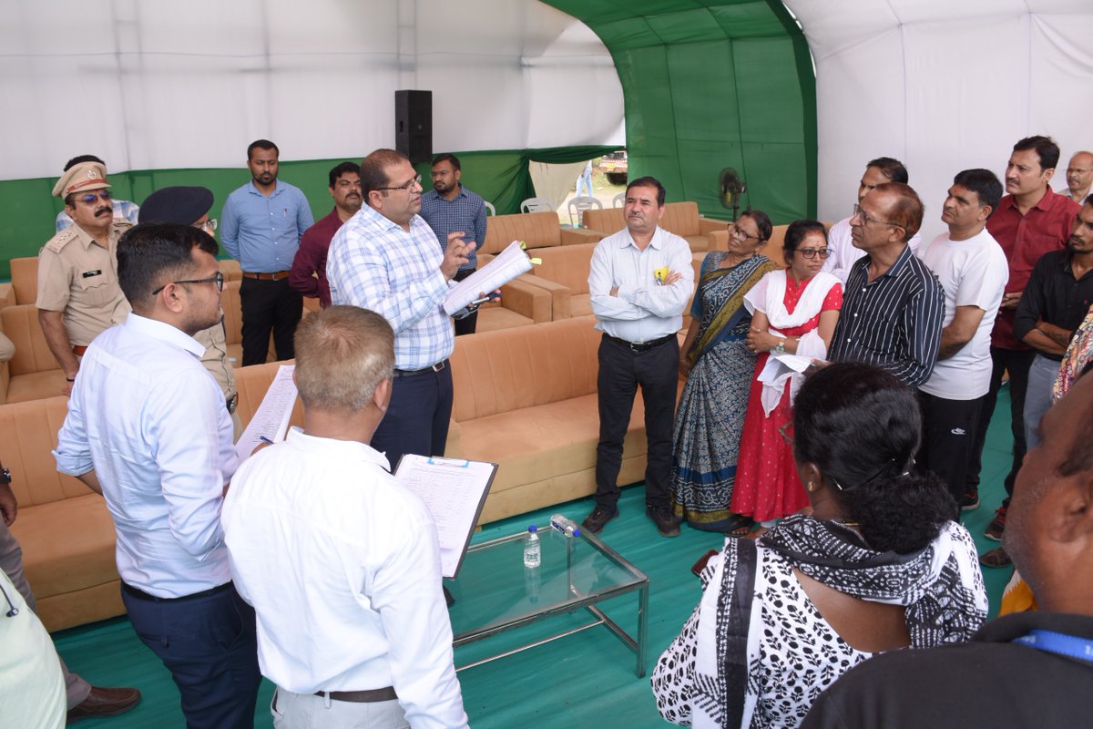 કચ્છના જિલ્લાકક્ષાના ૧૫મી ઓગસ્ટ સ્વાતંત્ર્ય પર્વની ઉજવણી ગાંધીધામના રમતગમત સંકુલ ખાતે માન. ઉદ્યોગમંત્રીશ્રી બળવંતસિંહ રાજપૂતના વરદહસ્તે થનારી છે જે અનુસંધાને આજરોજ સમગ્ર કાર્યક્રમનું સ્થળ મધ્યે રિહર્સલ કર્યું તથા જરૂરી સૂચનો અને માર્ગદર્શન આપ્યા.
<a href="/CMOGuj/">CMO Gujarat</a> <a href="/Balwantsinh99/">Balvantsinh Rajput</a>