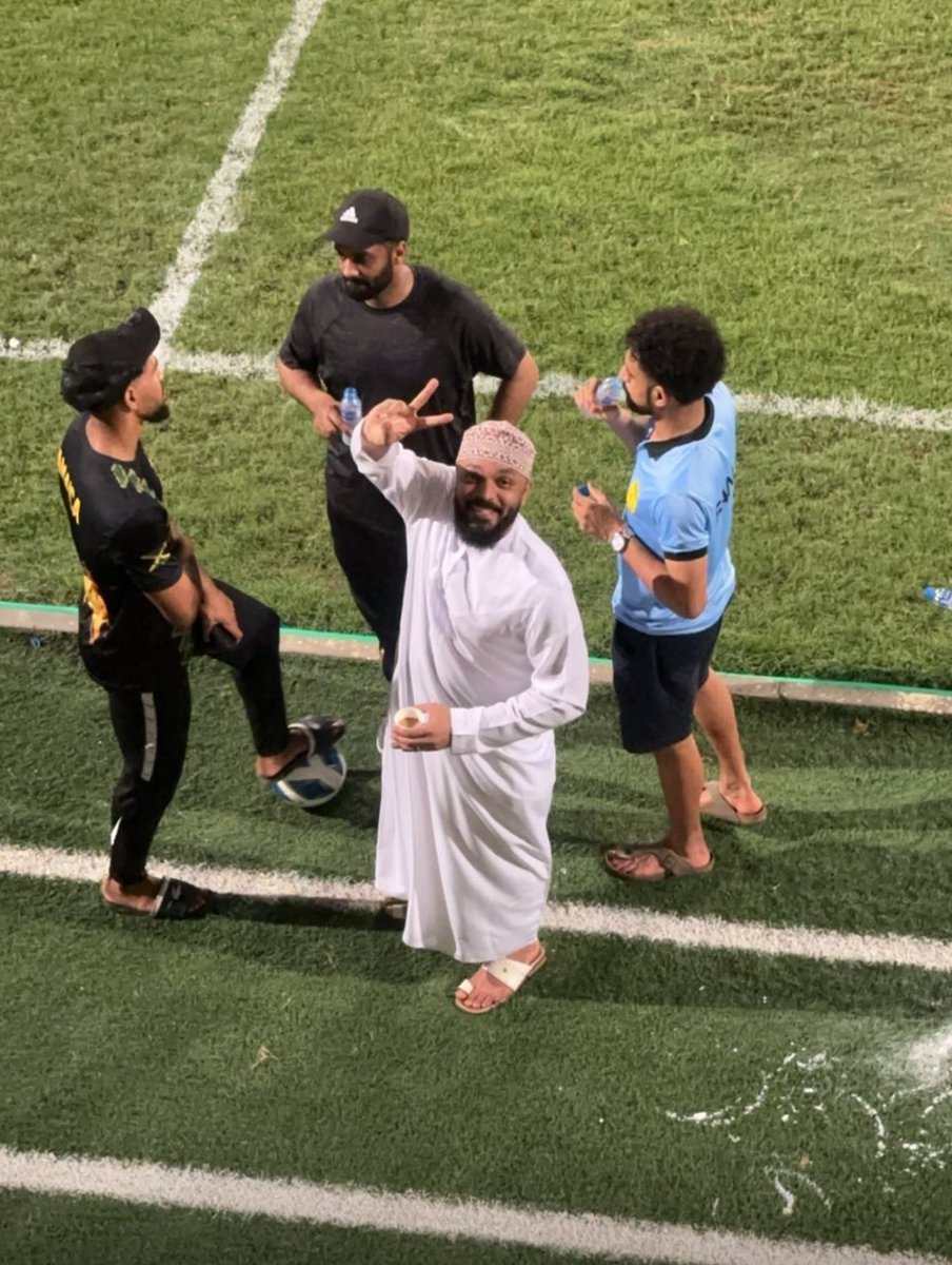 شخصية هذا الشهر شخصية محبة ل  #نادي_فنجاء  جاعد بن خروص بن سعيد بن محمد الخروصي 
لا استغرب منه هذا العشق للكيان نادي #فنجاء
فهو من بيت سخروا انفسهم لخدمة النادي . 
( محسن الخروصي/ممتاز الخروصي/فيصل الخروصي/احمد الخروصي)  
هذا الحب والعشق والانتماء للملك الفنجاوي 
فقد ورث من