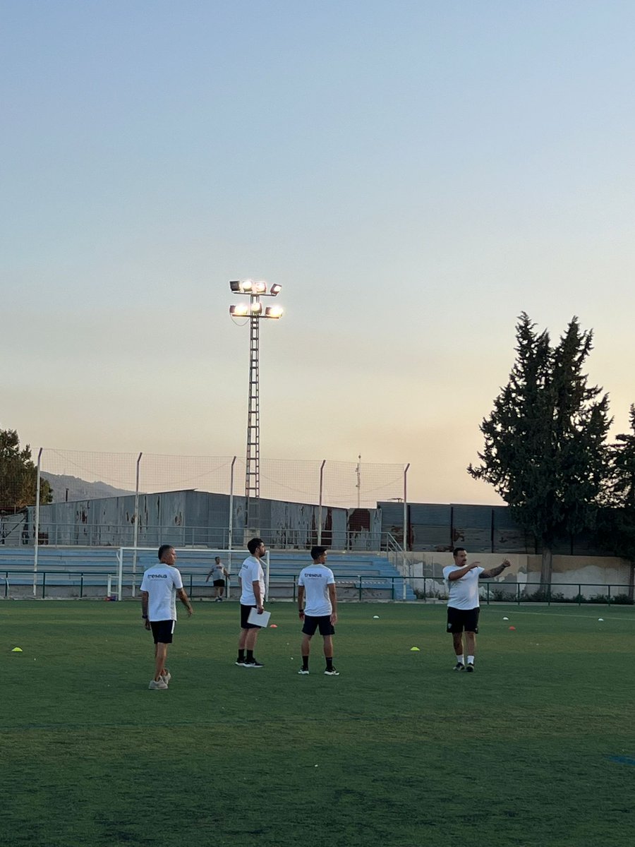 Nuestro equipo senior inició ayer la pretemporada 💪.

Buen ambiente y mucho trabajo a las órdenes de Manolo Illan y su cuerpo técnico ⚒️.