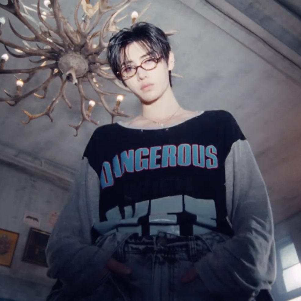 haii, im sarah and im looking for interactive #moots. Not new to #kpoptwt / #stantwt 

☆ she/her, entp

☆Stray Kids, Enhypen

☆and I'm multistan any fandom welcomed!

Rt and likes are very much appreciated thxx!