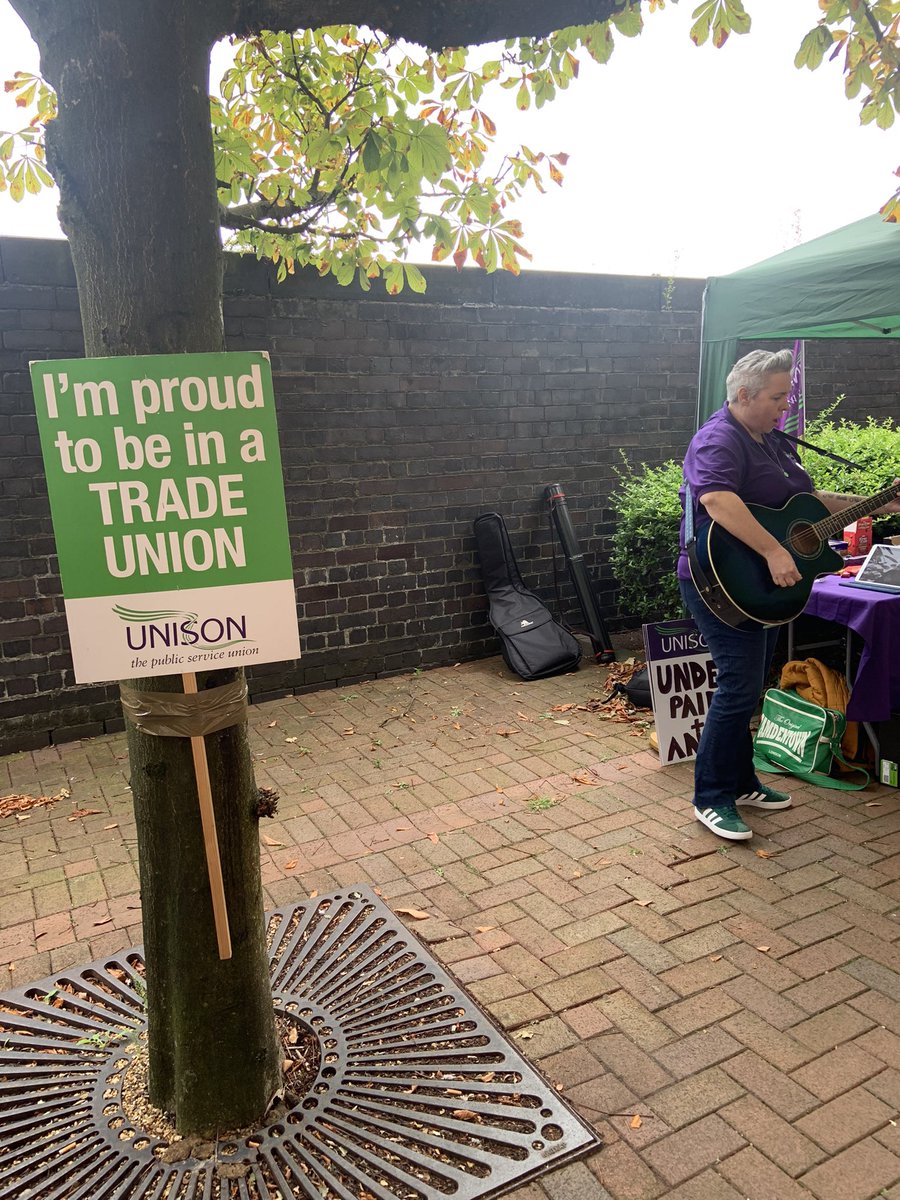 LindsayNorthWe1's tweet photo. Whilst @LancashireCC continue to think it’s acceptable to underpay their SCSO’s they are outside on strike. Lots of public support from the wider union movement & public. #unison #scsostrike @strike_map https://t.co/vlxJJet4R0