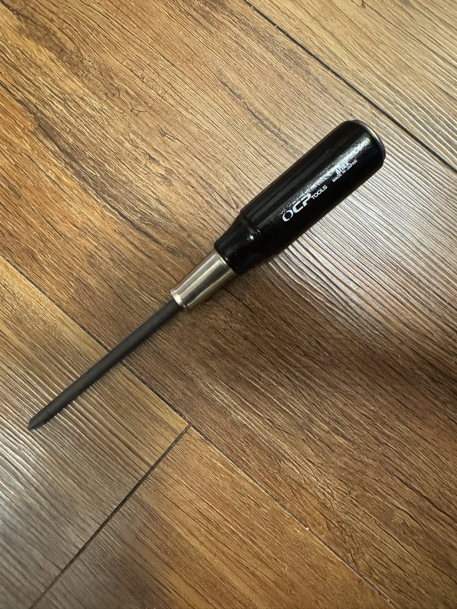 YOSUKE_Slash_LP's tweet photo. OCP toolsのドライバー精度良き！ネジに食いついて落ちない！見た目もシンプルでかっこよき、貫通ドライバーで叩けるのも嬉しい機能
#OCPTools
#ドライバー
#おちょさん https://t.co/fKSGGFaREJ
