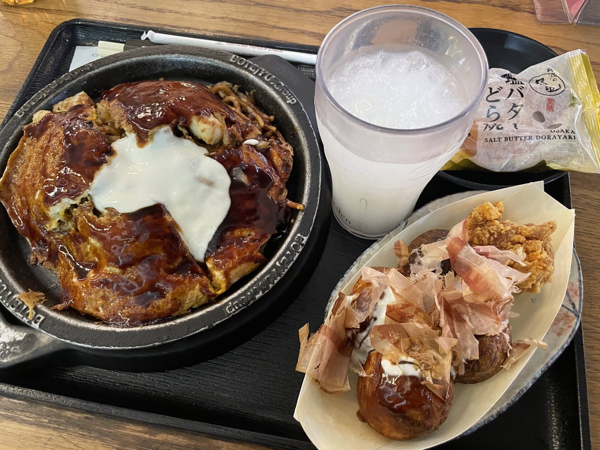 hourou_daisuki's tweet photo. また成田でPP乞食をし、ゲートに向かうも飛行機遅延。
ジェットスターよ、いくらなんでも遅延の案内が遅い。そりゃ関空-成田便なんて人気便の案内遅れはゲート混雑を生むやろ〜 https://t.co/kib1CUsFXp