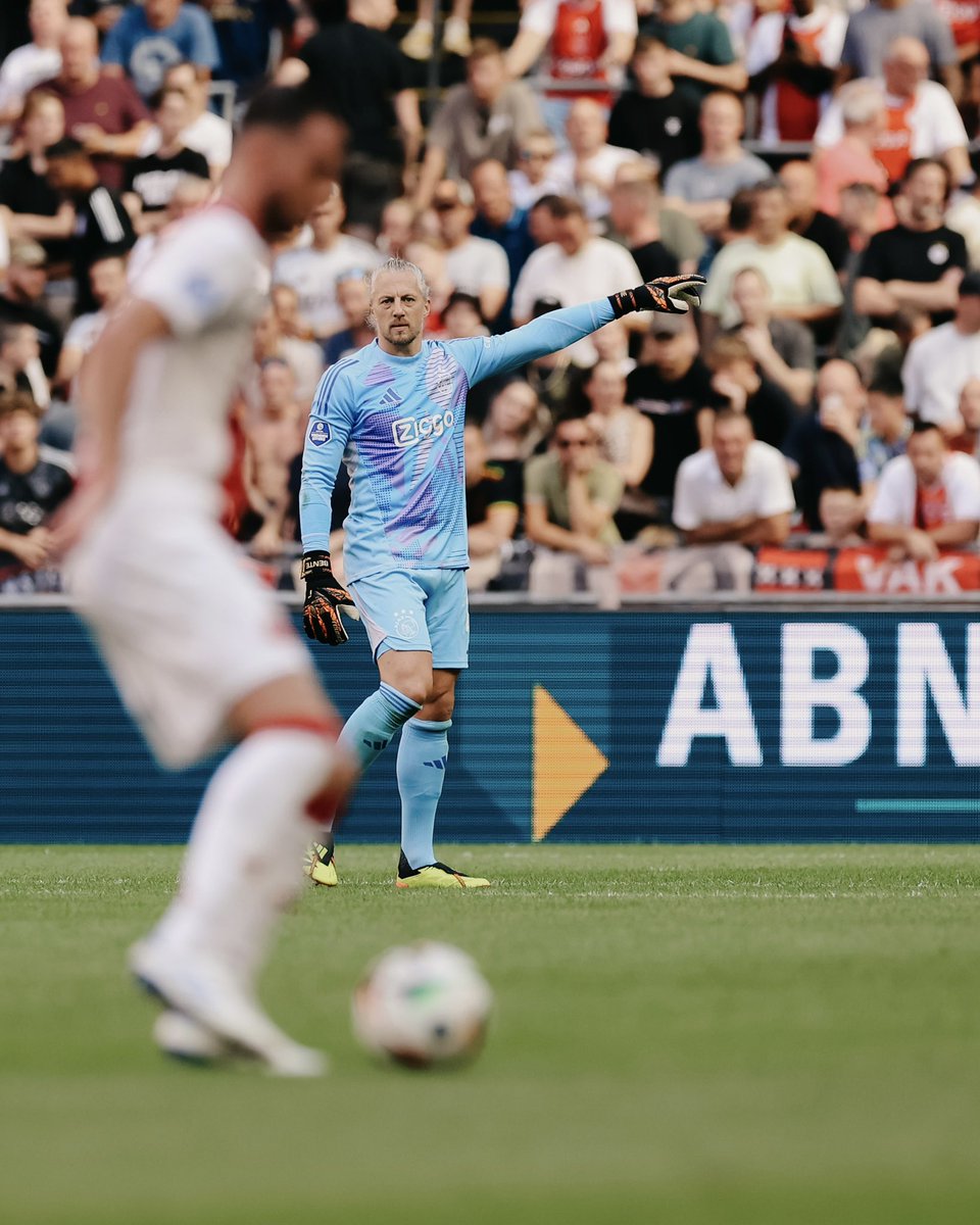 AFCAjax's tweet photo. Clean sheet &amp; no-look pass: 

Remko Pasveer! 👀

#ajahee https://t.co/dp0wuSnGqk