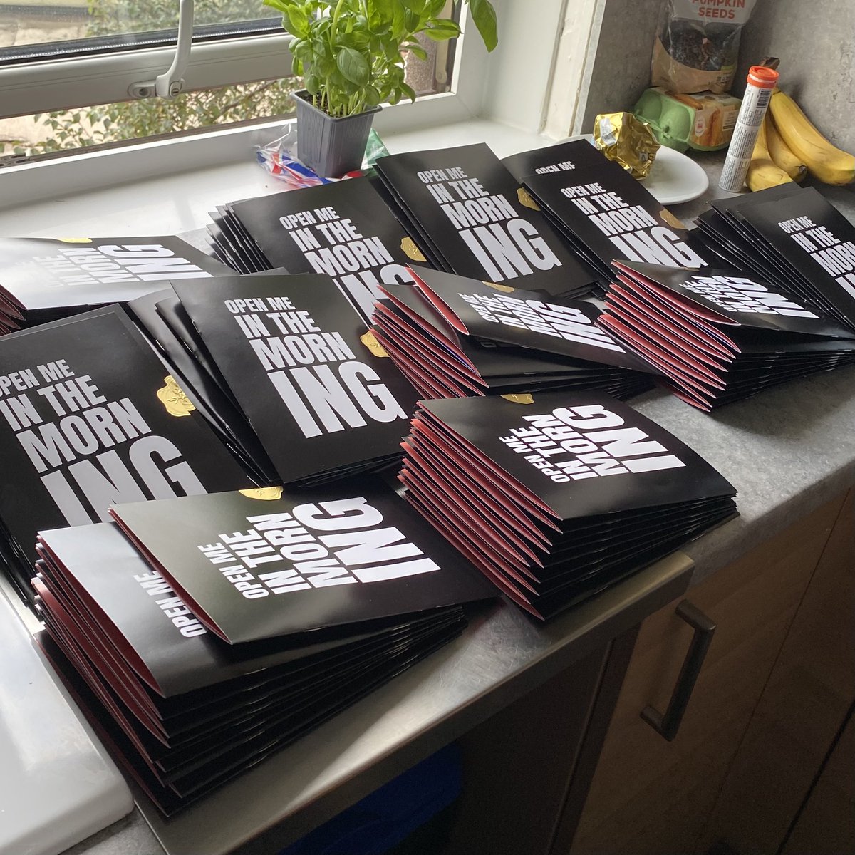 HALF WAY 🥵

The graft is real! Flyering, performing, shifting food <a href="/EdinFoodProject/">EdinburghFoodProject</a>  &amp; packing every pamphlet 💦

#STUFFED is leaving its mark…

⭐️⭐️⭐️⭐️⭐️ <a href="/mervspotfringe/">Mervyn Stutter's Pick of the Fringe</a> 
⭐️⭐️⭐️⭐️⭐️ <a href="/theatre_weekly/">Theatre Weekly</a> 
⭐️⭐️⭐️⭐️ <a href="/TheStage/">The Stage</a> 
⭐️⭐️⭐️⭐️ <a href="/EdinReporter/">Edinburgh Reporter</a>

14.25 <a href="/ThePleasance/">Pleasance</a> Courtyard