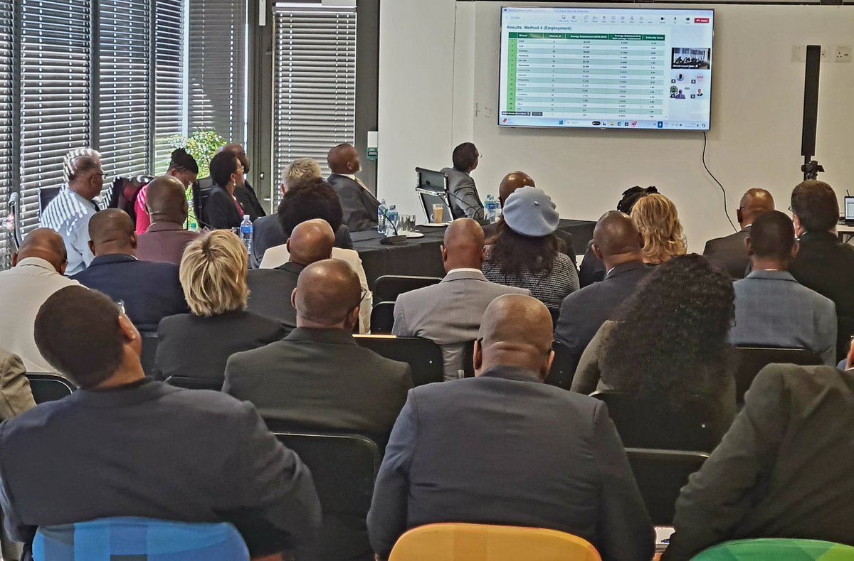 GwedeMantashe1's tweet photo. We are engaging with the Minerals Council SA on the state of SA's mining industry &amp; the development of SA's critical minerals strategy. We are convinced that Mining &amp; Petroleum sectors have the potential to make this country greater than we can ever imagine. #InvestSA https://t.co/cF1h29H624