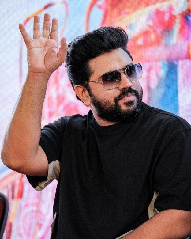 __nndn__'s tweet photo. Alphonse Puthren is planning a comeback with Gift, a film that was initially announced by him a few years back and later shelved.

He is planning to revive the project with #NivinPauly in the lead role and the maestro #Ilaiyaraaja is reported to be composing music for the film.

The film will be shot in Tamil.