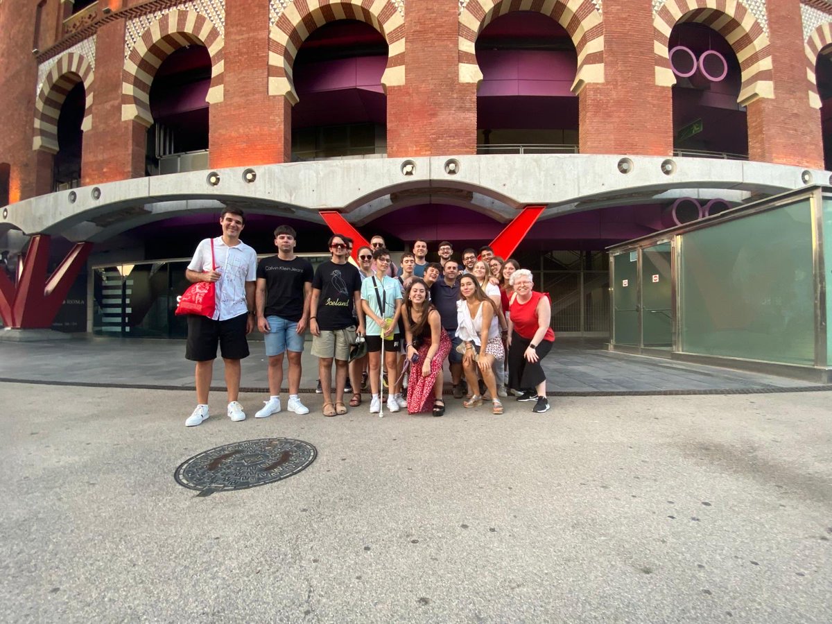 jupbcn's tweet photo. Divendres a la tarda, per passar una bona estona i refugiar-nos de la calor, vam fer el nostre “TARDEO” particular 🍹🥳🎉🪅més sessió de CINE 🎥 i sopar a l’estil de la “bella Italia” 🇮🇹🍝🍕MAMMMA MIAAA!!!

Desitgem que disfruteu del que queda d’estiu i ens veiem ben aviat!! https://t.co/SHNYt04va4
