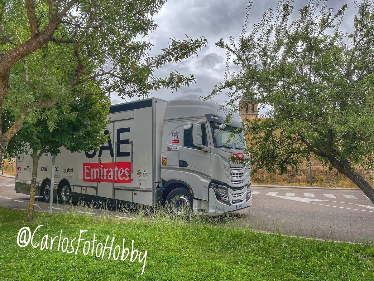 En algún lugar de España muy cercano a Portugal se empieza a respirar el ambiente de la <a href="/lavuelta/">La Vuelta</a> <a href="/TeamEmiratesUAE/">@UAE-TeamEmirates</a> #LaVuelta24 Deseando volver a vivirla!! #LaPasionQueNosUne