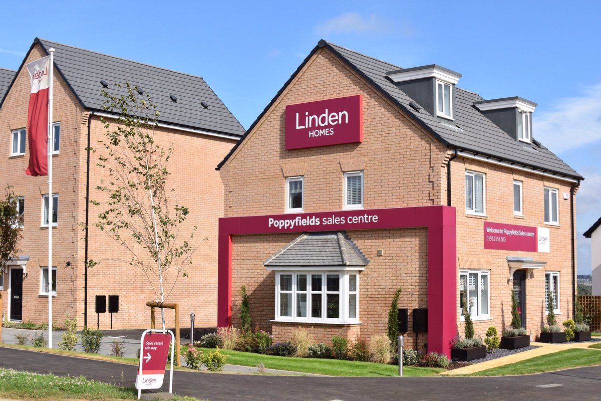 Designs and signage to drive enquiries… <a href="/vistrypartners1/">vistrypartnerships</a> <a href="/lindenhomes/">Linden Homes</a> #newhomes #poppyfields