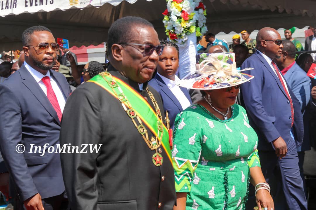 nickmangwana's tweet image. His Excellency President and Commander in Chief of the Zimbabwe Defence Forces Cde Emmerson Mnangagwa and Amai Dr Auxillia Mnangagwa  have arrived at Rufaro Stadium for the Defence Forces Day celebrations.
#DefenceForcesDay2024
