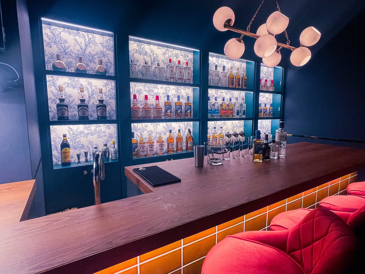 kokonoomadoka's tweet photo. 一般公開前にLIQUOR GAMERS ROOMへご招待いただきまして、お酒とボドゲを楽しんで来ました！楽しかったー！
貸切で一日中遊べて、バーカウンターに用意されたリキュールは好きに飲んでお土産に持ち帰れます！🥃また行きたい夢のスペース！✨
早速抽選申し込むので、ご���緒してくださる方是非🫶
#LGC https://t.co/EY1dC02kS1