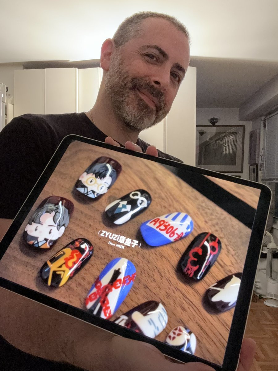 sdolginoff's tweet photo. THRILL ME custom fingernail art from China. Now I’ve seen everything! And I love it all! #thrillmethemusical #スリルミー #쓰릴미 #危险游戏 @thrillmejp @mpncompany @mpncompany_jp @ConcordUKShows @BwayLicensing #nailart #fingernail #fingernailart https://t.co/wejhjBb2EU