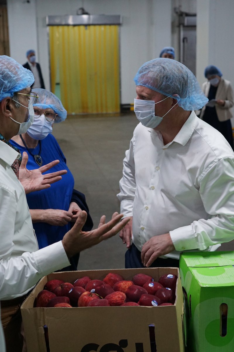 toddmcclaymp's tweet photo. I visited@SuriAgroFreshPvtLtd today to check in on some of New Zealand’s world best kiwifruit and apples.  

Thank you for the first hand tour and for your passion and support for Kiwi produce. 🥝🍎 https://t.co/W44LGGjzOY