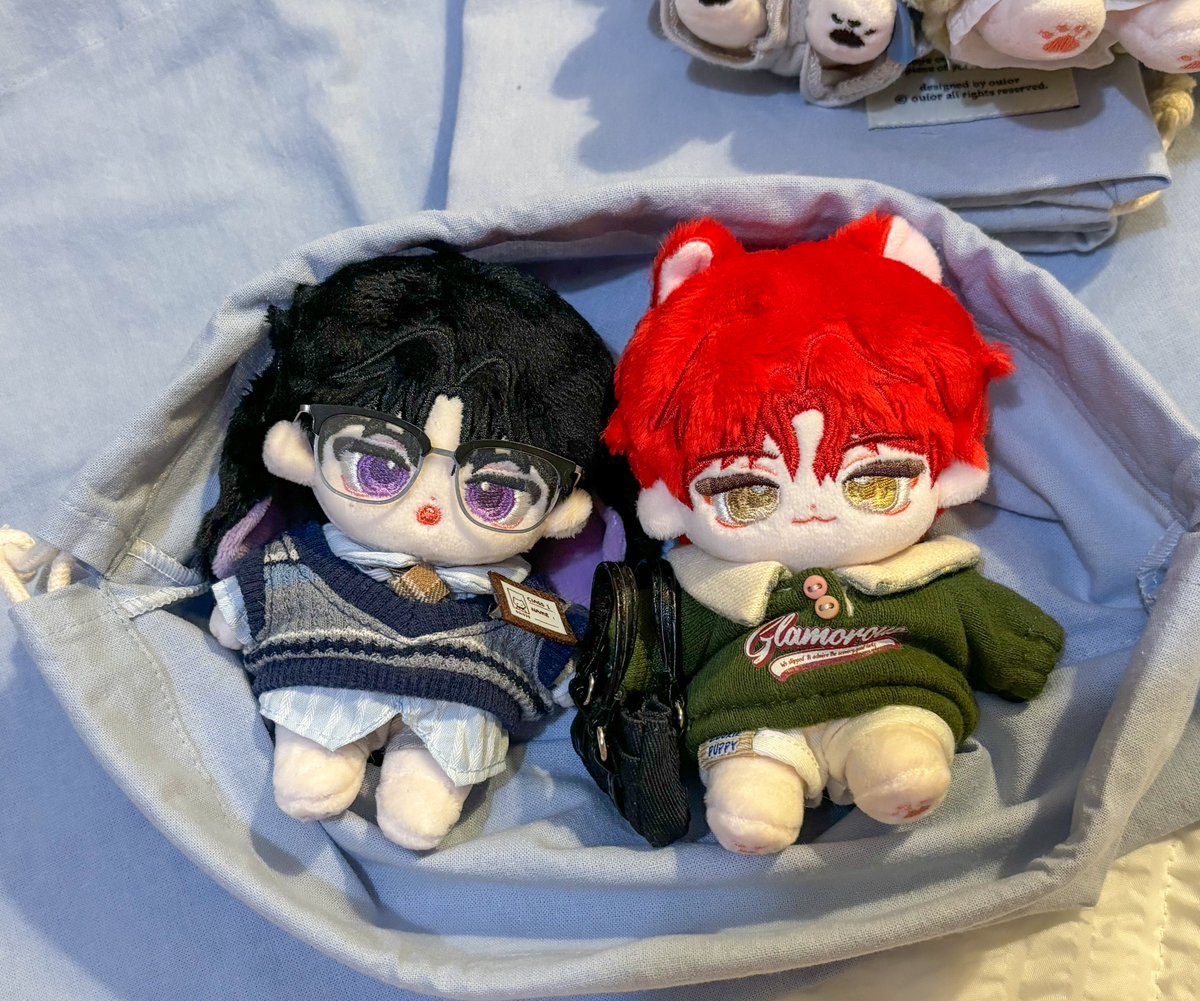 jinjjamasidda's tweet photo. 인형 들고다닐 파우치를 샀다
10깅이 넘작아서 젤작은거에 다들어가버림…🥺 https://t.co/GF1Geb4Fxt