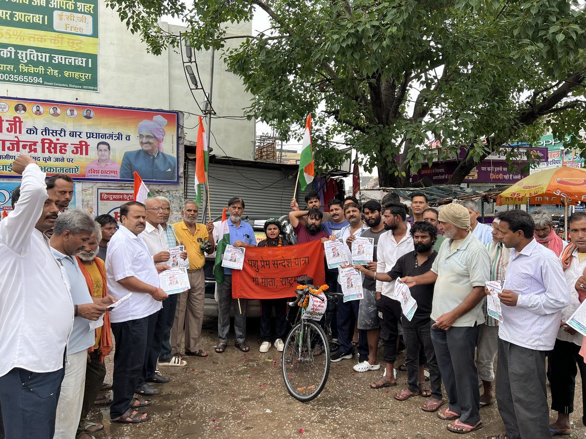 UdaipurF's tweet photo. गौ माता-राष्ट्र माता🚩

#gaumata #cycleyatra #shahpura #udaipurtodelhi #delhi @PMOIndia @Manekagandhibjp  @ombirlakota @gauri_maulekhi @locaterobinplus @asharmeet02 https://t.co/DhlGwhsOcu
