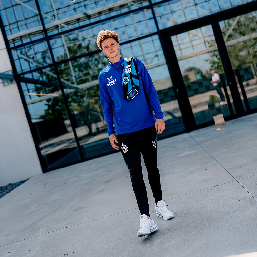 ClubBrugge's tweet photo. The journey continues, Max stays! 💙🖤

Maxim verlengt zijn contract bij Blauw-Zwart tot 2028!