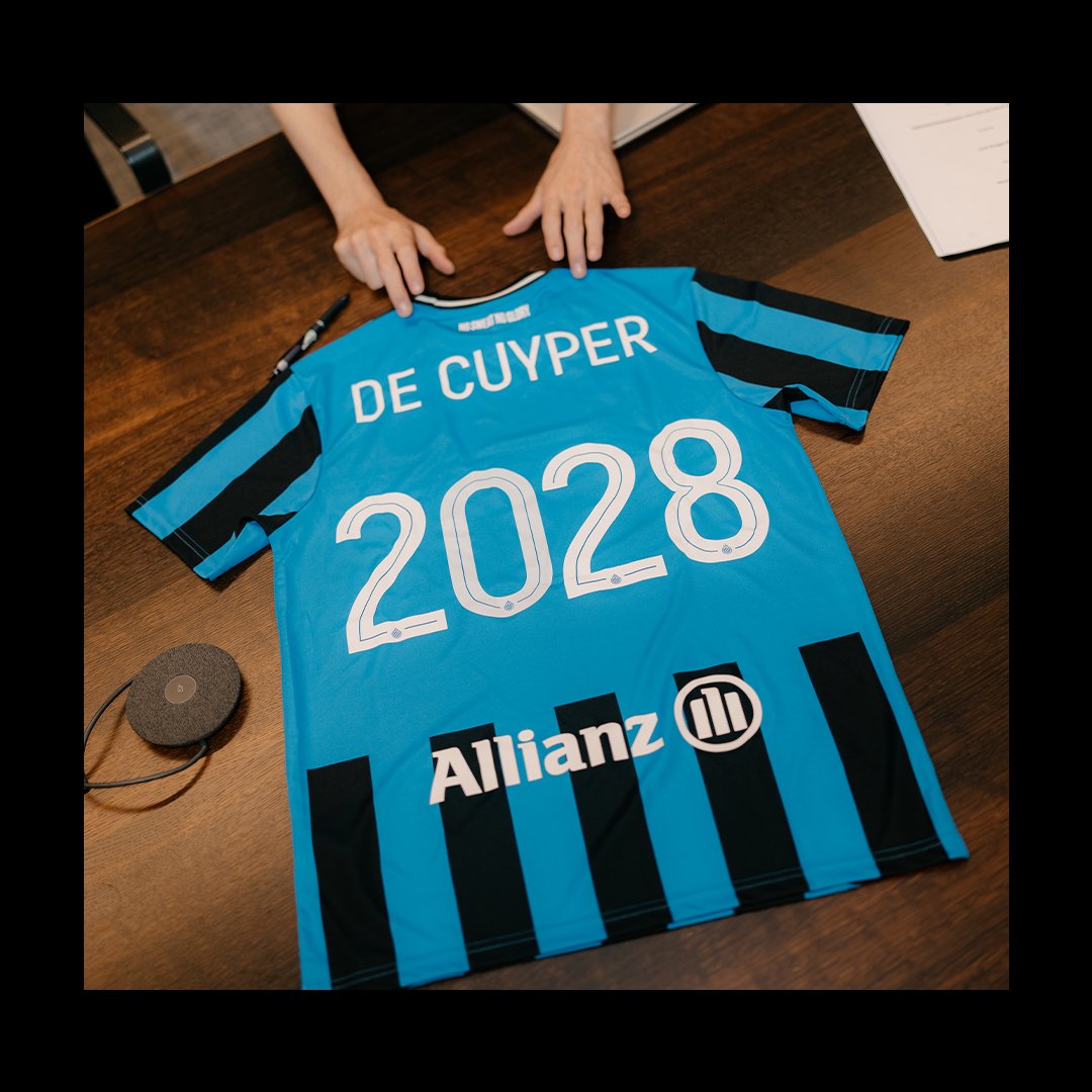 ClubBrugge's tweet photo. The journey continues, Max stays! 💙🖤

Maxim verlengt zijn contract bij Blauw-Zwart tot 2028!
