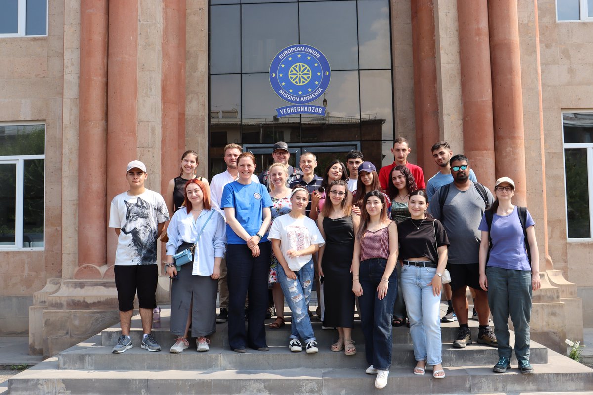 Today, EUMA hosted a delegation of Swiss and Armenian youth led by Stefan Rüegsegger from Youth Exchanges without Borders (YEWB) NGO. Attendees thanked EUMA for the warm welcome and insightful briefing on the Mission’s mandate.