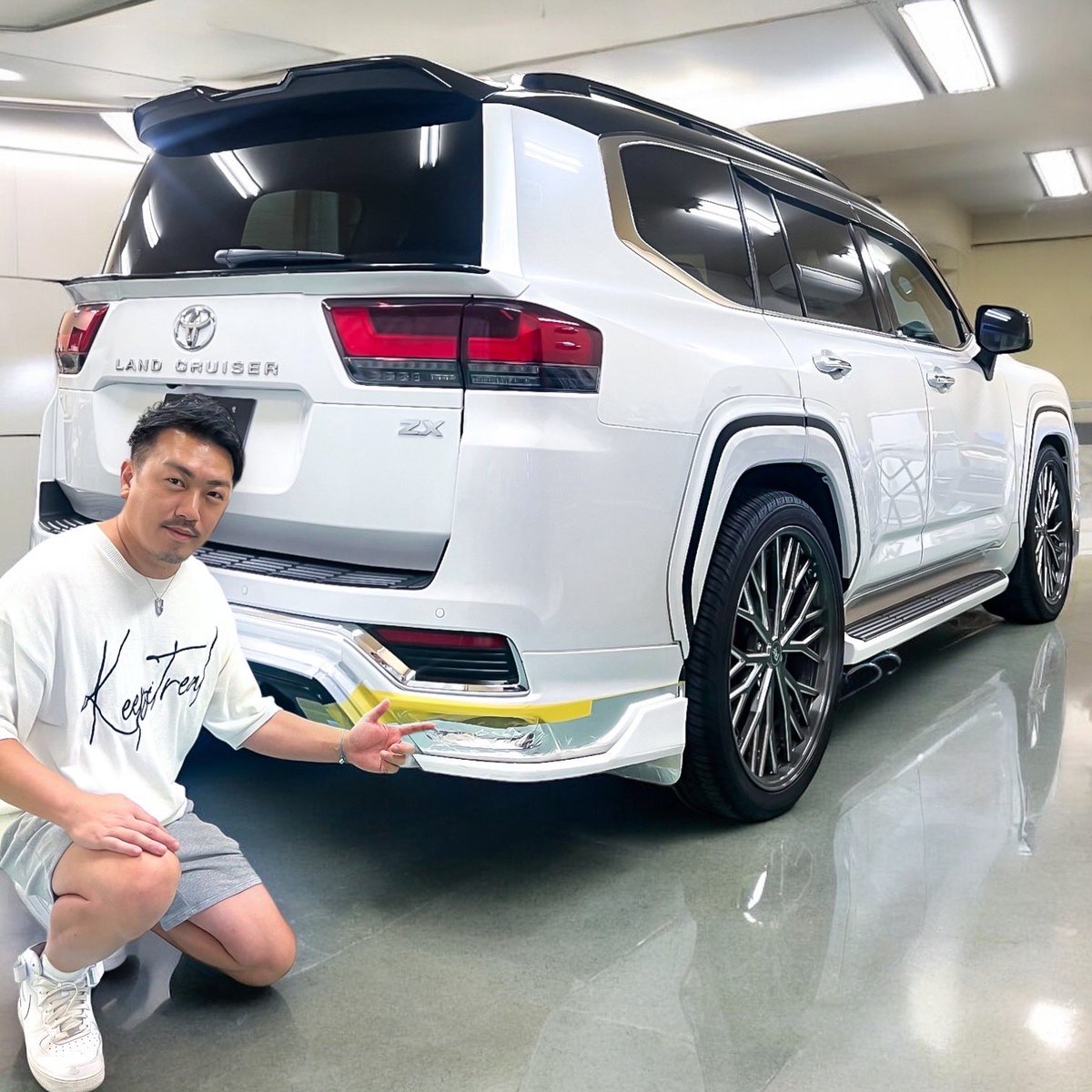 RojamToshi's tweet photo. ランクル300ZXモデリスタ専用
エアロパーツに新しいアイテム!
リアコーナースポイラーを現在開発中
フロントコーナーとセンタースポイラーとのバランスもいい感じになるー
発売は9月末頃の予定
完成がお楽しみ!
#ランクル300 #ROJAM https://t.co/OtL39AZsGs