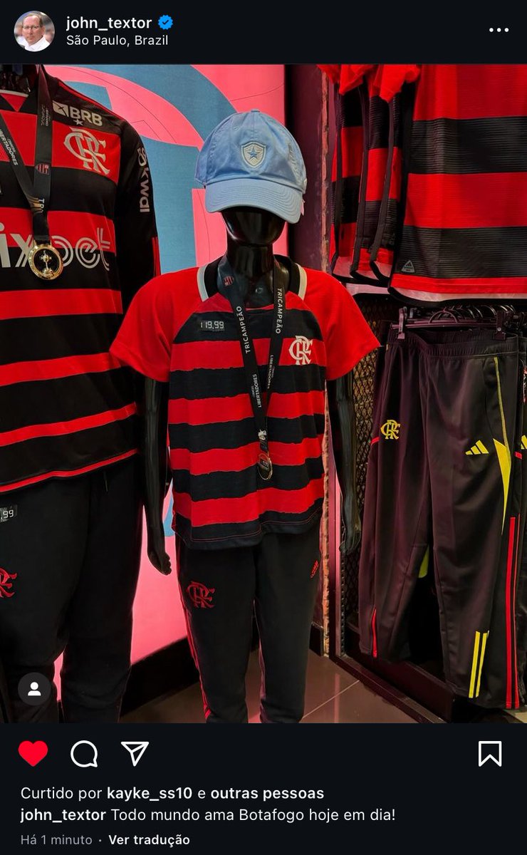 EspacoGlorioso's tweet photo. John Textor é doido mesmo KKKKKKKKKKKKKK

meteu o bonézinho do Botafogo no manequim de alguma loja do Flamengo com a legenda “todo mundo ama o Botafogo” 

KKKKKKKKKKKKKKKKKKKK https://t.co/eUuT6c2yu0
