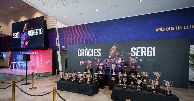 fcbarcelona_fra's tweet photo. 📹Suivez la cérémonie d'au revoir de Sergi Roberto sur
@barcaonefcb !

👉 https://t.co/QcfcqXMbK6 https://t.co/eSncEabN0G