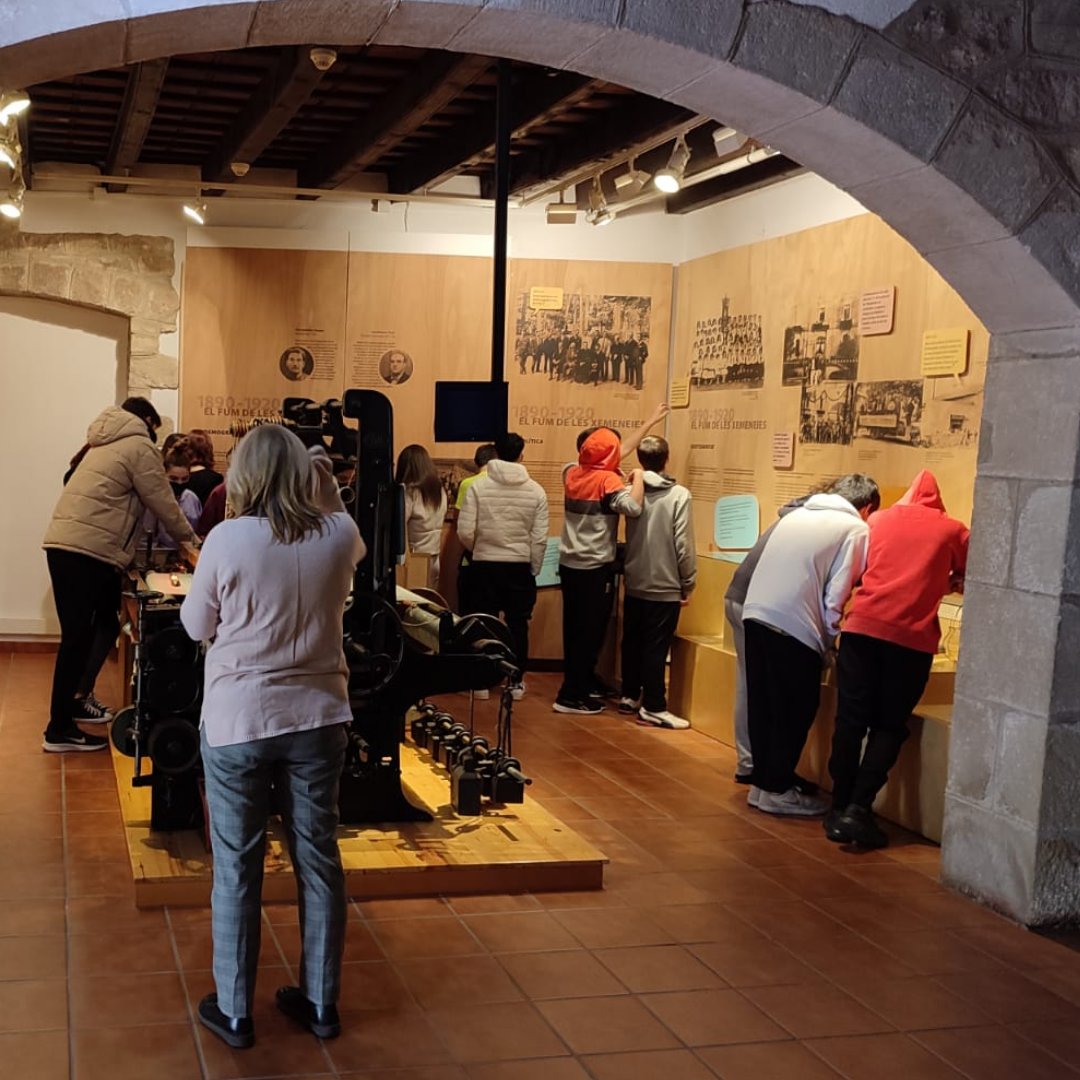 Museu L'Hospitalet (@museulh) on Twitter photo 👋 Si aquest agost estàs per #LH et convidem a conèxier la història de la nostra ciutat a través de l’exposició «L'Hospitalet, un indret, una història».
Et recordem els horaris:
🕚Dies 24 i 31: 11 - 14h
🕔 Del 27 al 30: 17 - 20 h
#HistòriaLH #MdLH <a href="/LHAjuntament/">Ajuntament de L'Hospitalet</a> 👋 Si aquest agost estàs per #LH et convidem a conèxier la història de la nostra ciutat a través de l’exposició «L'Hospitalet, un indret, una història».
Et recordem els horaris:
🕚Dies 24 i 31: 11 - 14h
🕔 Del 27 al 30: 17 - 20 h
#HistòriaLH #MdLH <a href="/LHAjuntament/">Ajuntament de L'Hospitalet</a>