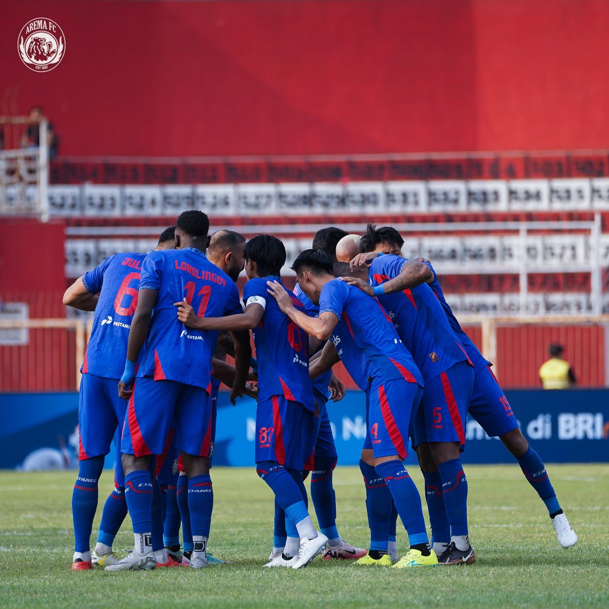 📸: Selalu ada harapan ketika bersama Umak

Rutam Nuwus, Aremania🫶💙

#AremaFC #Aremania #SalamSatuJiwa 
#NewHope  
#S37uara_Juaranya