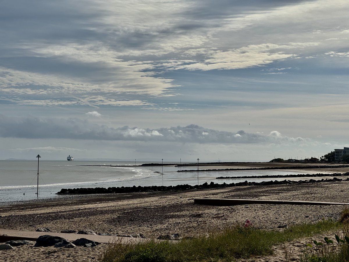 Another fine start to the day. #MorningWalk #Minehead #Greyhound #Beach