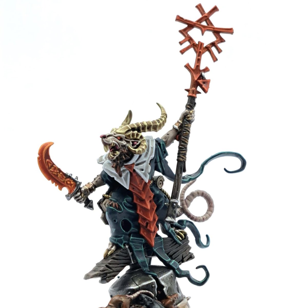 a_bongo07's tweet photo. Got a better picture of the Grey seer… thanks to @chrisswift89 and our new light box.

#warhammer #warhammeraos #warhammerageofsigmar #NewAOS #warhammercommunity #paintingwarhammer #skaven https://t.co/LCUKzcPdkX