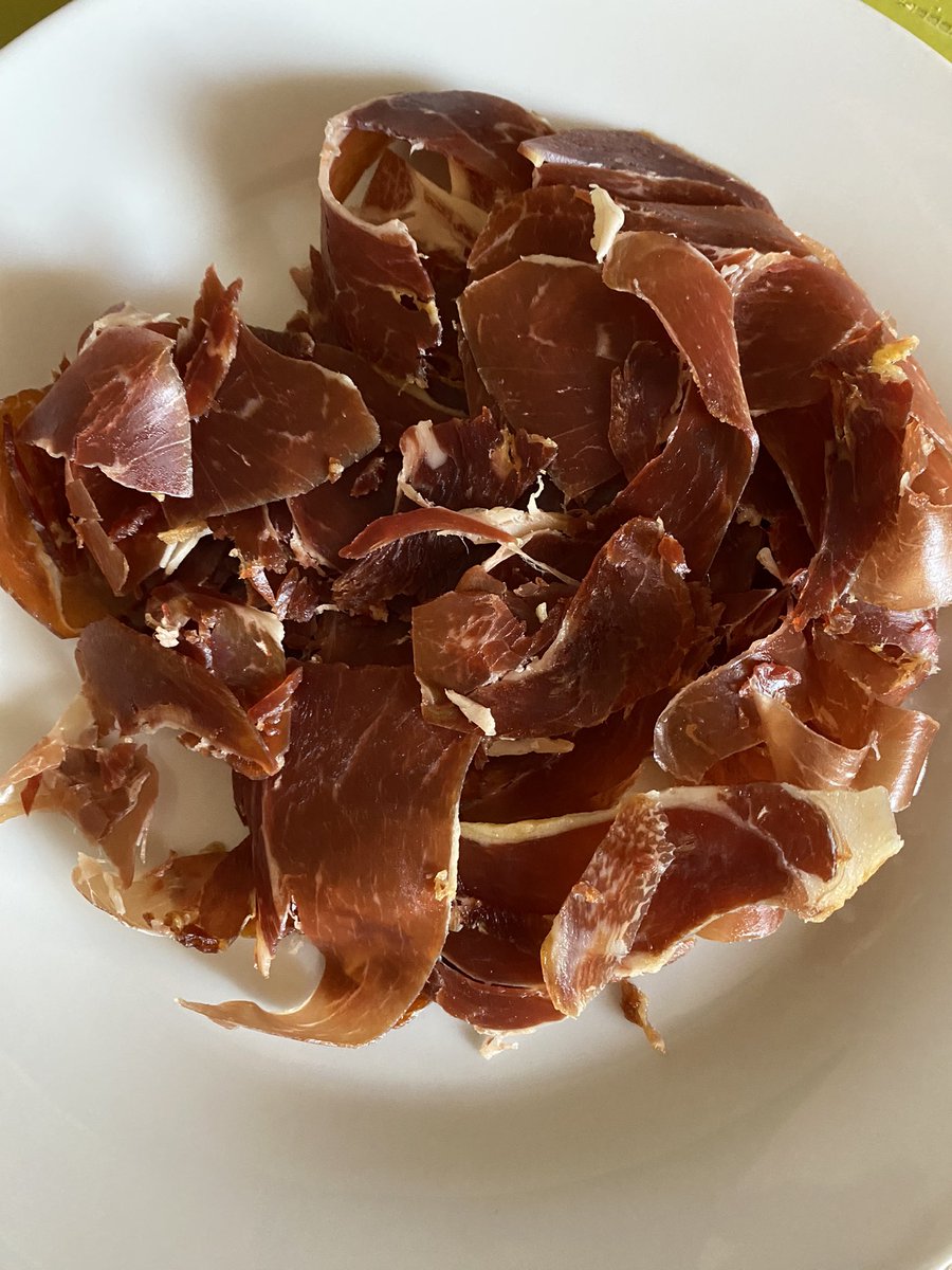 TymCarlos's tweet photo. Picatostes que según charcutería del Alcampo de Almería es jamón de Trevélez https://t.co/ZhnGhkcpIO