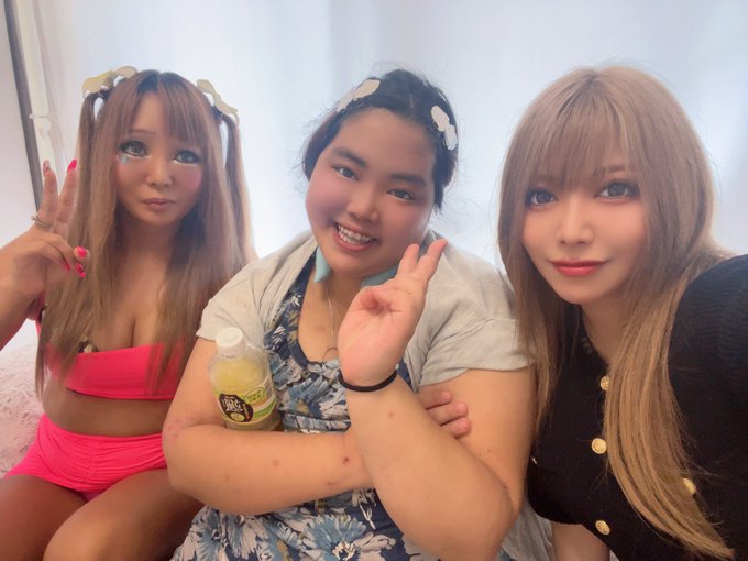 愛内アイラちゃん、まなみちゃんと ぶーちゃんねる撮影でした📷  大好きな八乙女くんの結婚発表で凹んでいる私を、2人がなぐさめてくれました🥲 https://t.co/d4Vxr9Kw1f