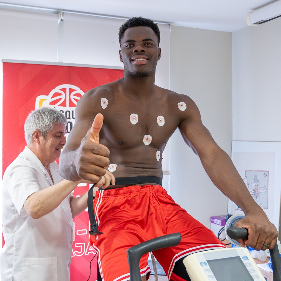 BasquetGirona's tweet photo. 👍 "Hola, Girona!" https://t.co/HmBrps3ROX