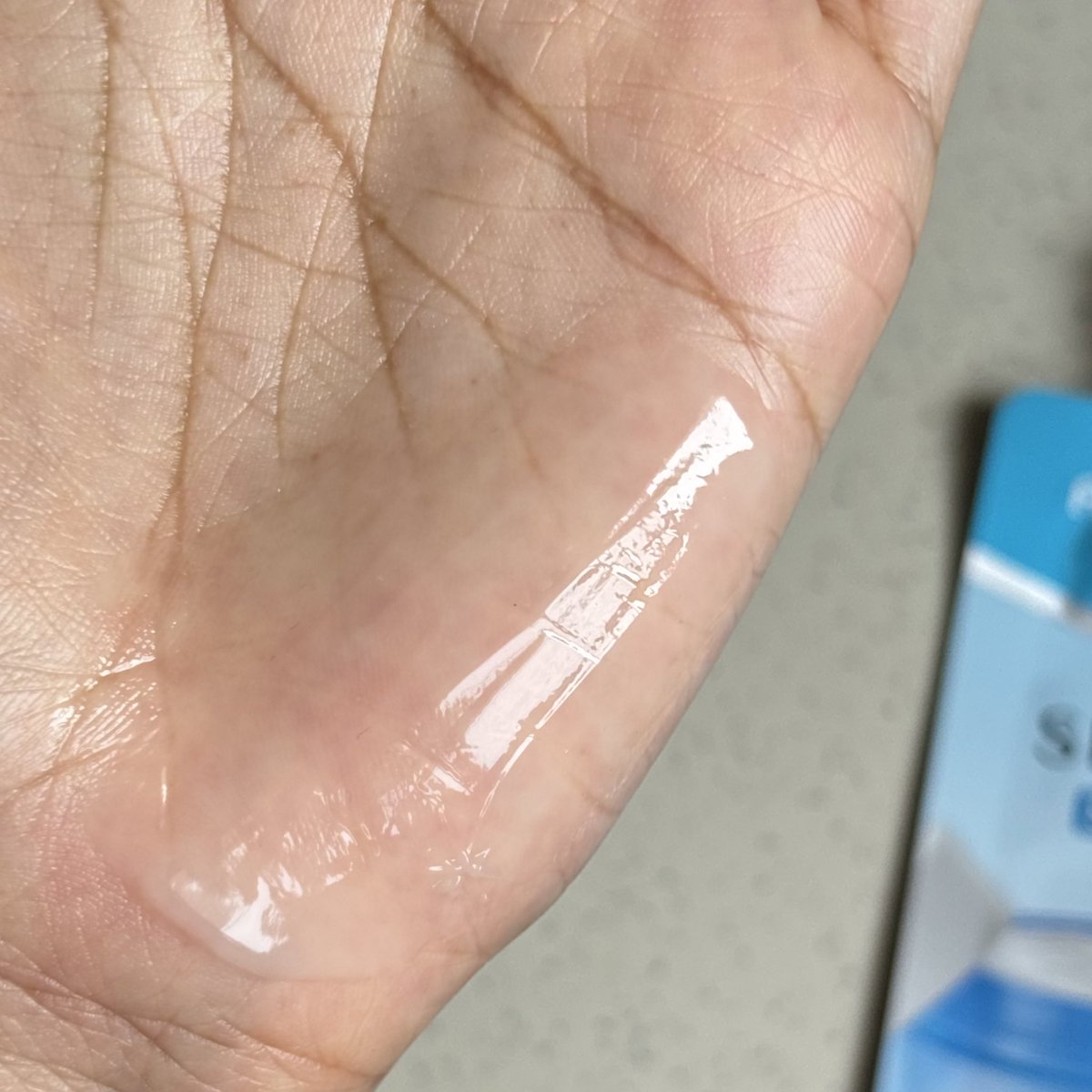 มอยส์ที่จริงใจคือ #ศรีจันทร์ซองฟ้า เลยย อัดแน่นด้วยส่วนผสมที่อยู่ในครีมราคาแพง รวมอยู่ในซองราคา 39 บาท!!! ใช้แล้วผิวฉ่ำผิวอิ่มน้ำแบบสุดๆ ชอบที่เป็นเนื้อเจลเวลาลงผิวมันจะเย็นๆสบาย ใครผิวแห้ง/ขาดน้ำต้องชอบ มันช่วยให้ผิวชุ่มชื้นผิวนุ่มขึ้น ลงก่อนเมคอัพคือเมคอัพติดทนขึ้นมาก