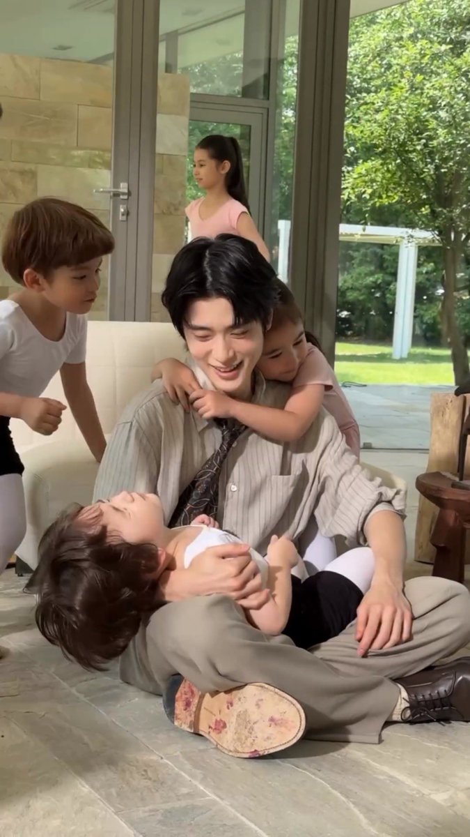 오늘 (@lloveutoday) on Twitter photo 