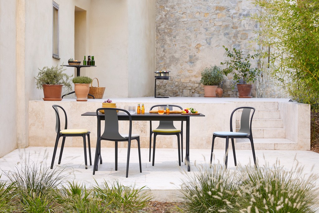 The seat shell defines the identity of the elegantly curved Belleville Chair: it can be selected in plastic for use indoors and out, as well as in a wooden version – with or without armrests.⁠
⁠
vitra.com/product/bellev… 

#Vitra #Bouroullec #HomeStories