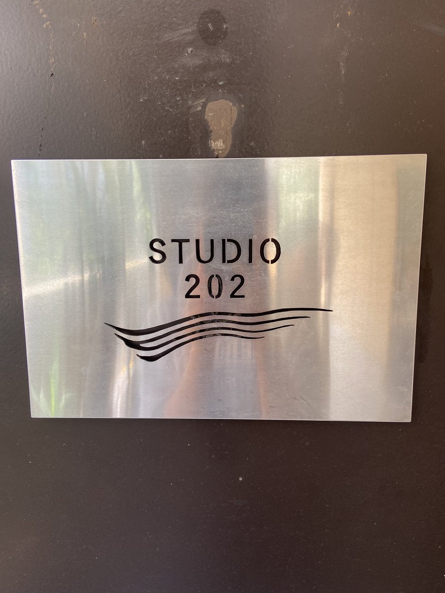 shn03240's tweet photo. みんながいて音がして背中があって
そこに羊毛を紡ぐ自分がいて
うれしくてうれしくてたのしくて
とってもたのしかった
#studio202 #滞在日記 https://t.co/Ew6kAZEYpz
